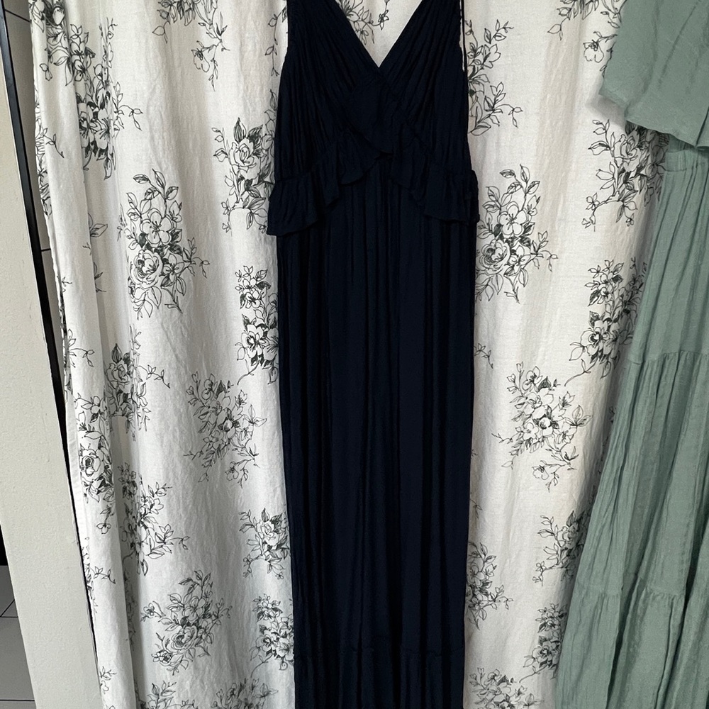 Wishlist Blue Pleated Sleeveless V-Neck Gown